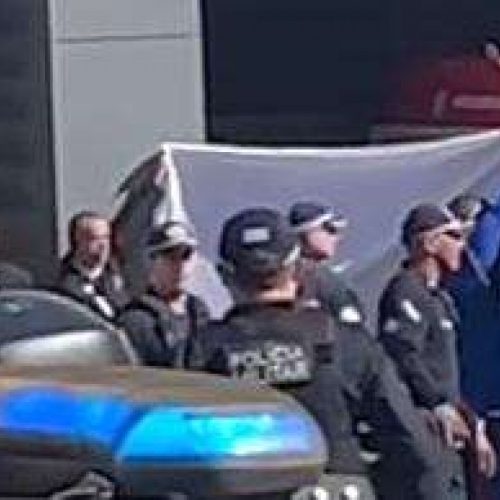 Bolsonaro e o extermínio de sua imagem: entre a máscara de ferro e a tentativa de apagá-lo da história