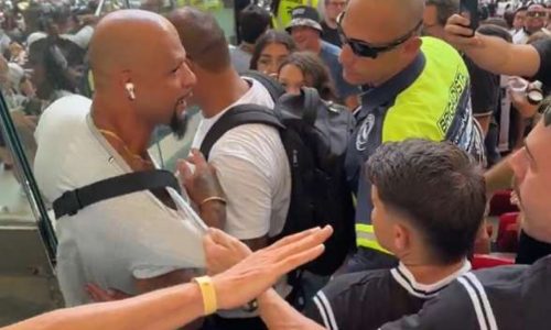 Felipe Melo invade torcida corintiana e causa confusão (Veja o vídeo)
