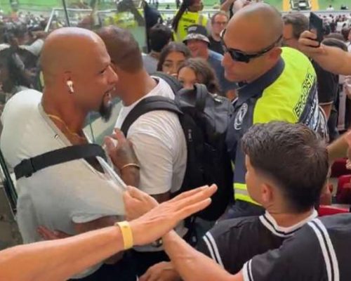 Felipe Melo invade torcida corintiana e causa confusão (Veja o vídeo)