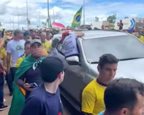 Ao vivo: Milhares acompanham a caminhada de Nikolas rumo a Brasília (Veja o vídeo!)