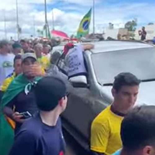 Ao vivo: Milhares acompanham a caminhada de Nikolas rumo a Brasília (Veja o vídeo!)