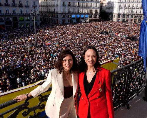 Maria Corina Machado movimenta multidão em Madrid enquanto esquerda se reúne a portas fechadas em Barcelona (Veja o vídeo!)