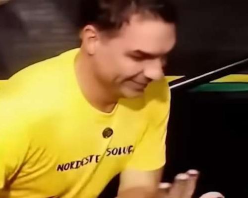 Flávio Bolsonaro desembarca no Nordeste com camiseta provocativa e recado sobre o futuro do Brasil