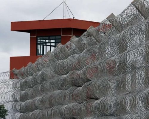 Bandidos inovam de forma audaciosa para “abastecer” presídios