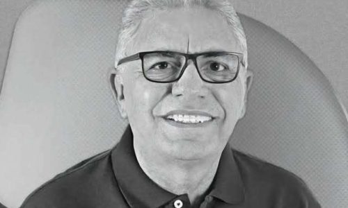 Prefeito sofre infarto fulminante durante culto religioso e morre aos 62 anos