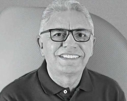 Prefeito sofre infarto fulminante durante culto religioso e morre aos 62 anos