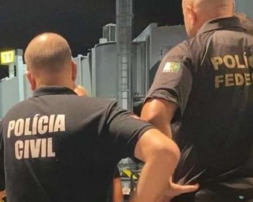 Cantor que ‘fez o L’ para Lula é detido em aeroporto com dois tipos de drogas na bagagem