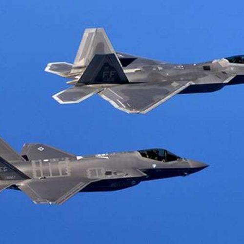 EUA enviam caças à Groenlândia em demonstração de força