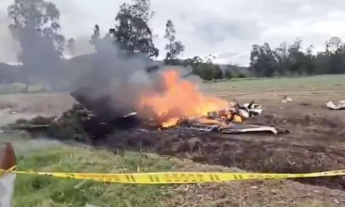 Acidente de avião mata o cantor Yeison Jiménez e cinco pessoas