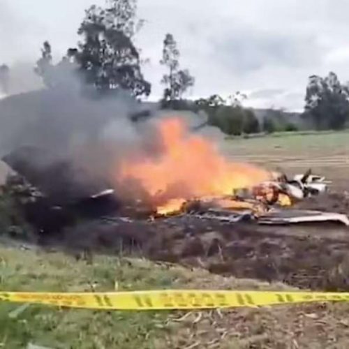 Acidente de avião mata o cantor Yeison Jiménez e cinco pessoas