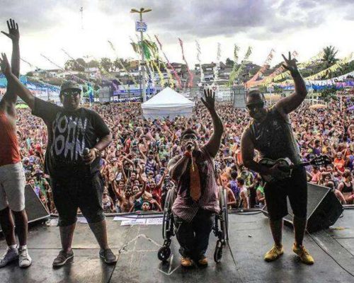 Cantor baiano morre aos 45 anos após suspeita de infarto; ele convivia com doença dos ‘ossos de vidro’