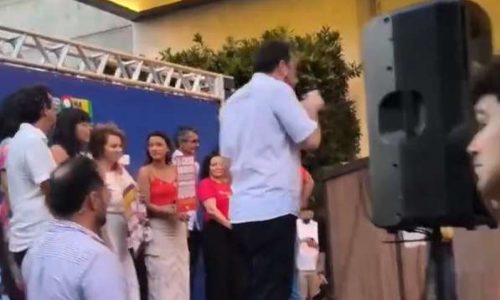 Boulos passa vergonha em evento esvaziado em Natal