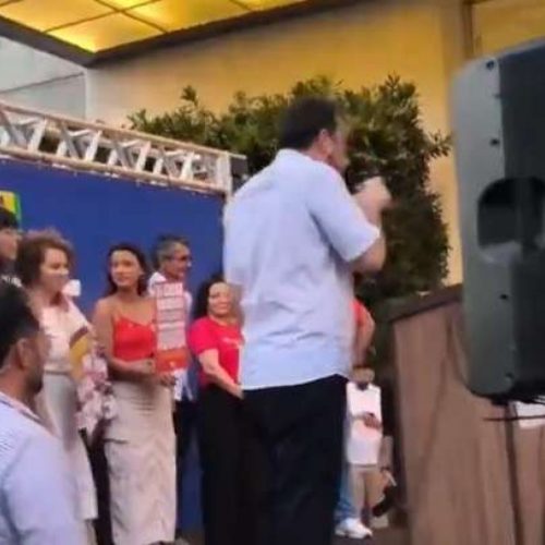 Boulos passa vergonha em evento esvaziado em Natal