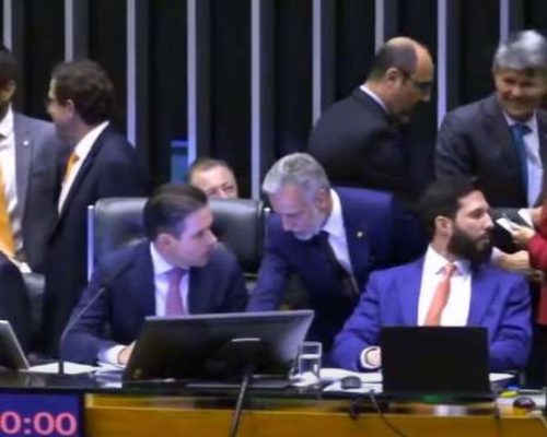 Izalci Lucas pressiona Congresso sobre anistia a Bolsonaro