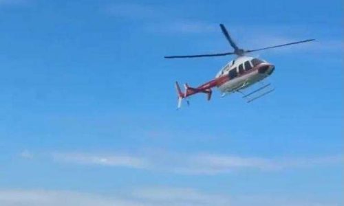 Helicóptero faz pouso forçado em praia lotada do Rio de Janeiro e três pessoas são resgatadas com vida