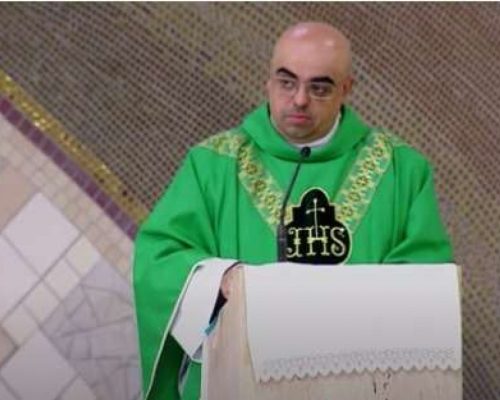 Padre é sequestrado após atendimento a doente em hospital e fica refém por mais de duas horas em matagal