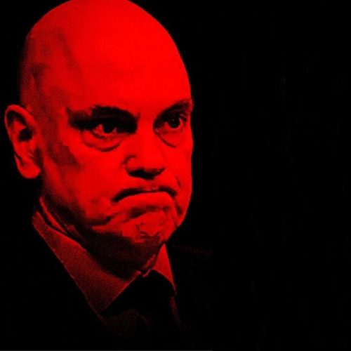 Ministro Moraes é desmentido publicamente após negar conversas irregulares com Vorcaro