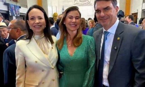 Flávio Bolsonaro marca presença em posse no Chile e se encontra com Maria Corina Machado enquanto Lula desiste de comparecer