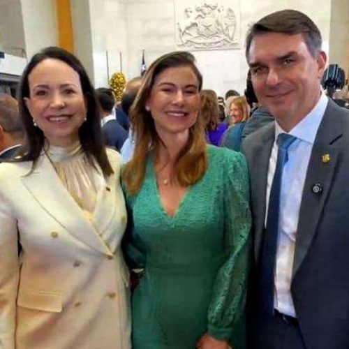 Flávio Bolsonaro marca presença em posse no Chile e se encontra com Maria Corina Machado enquanto Lula desiste de comparecer