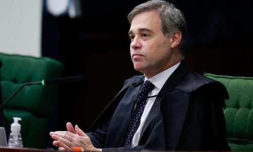 Mendonça suspende julgamento de Eduardo Bolsonaro por difamação contra Tabata
