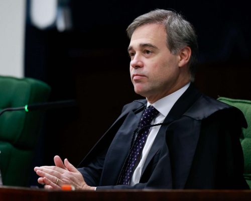 Mendonça suspende julgamento de Eduardo Bolsonaro por difamação contra Tabata