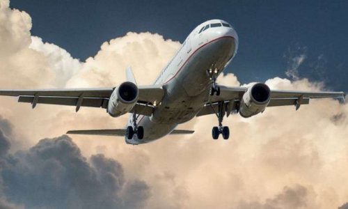 Ministro do STJ aplica golpe de jiu-jitsu e impede tragédia em voo após passageiro tentar abrir porta da aeronave