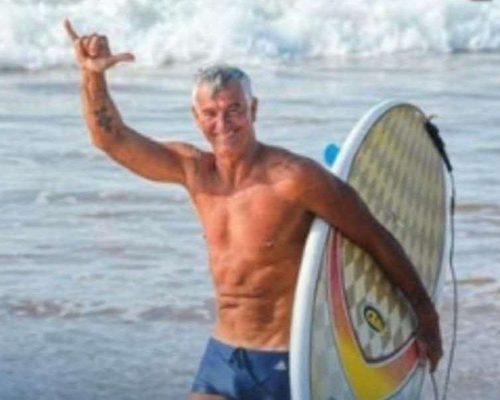 Surfista veterano e ex-salva-vidas morre após mal súbito no mar de Salvador
