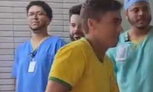 Deputado Nikolas Ferreira visita apoiadores atingidos por raio no Hospital de Base (Veja o vídeo)
