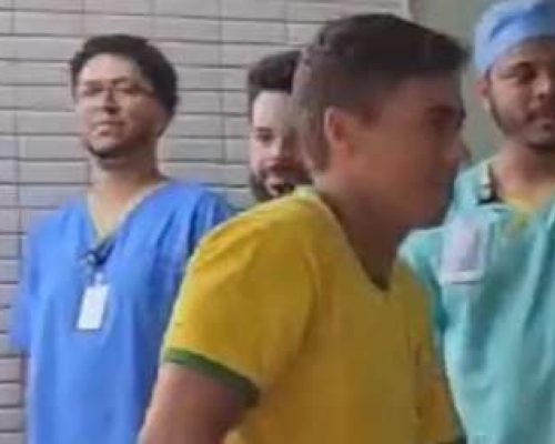 Deputado Nikolas Ferreira visita apoiadores atingidos por raio no Hospital de Base (Veja o vídeo)
