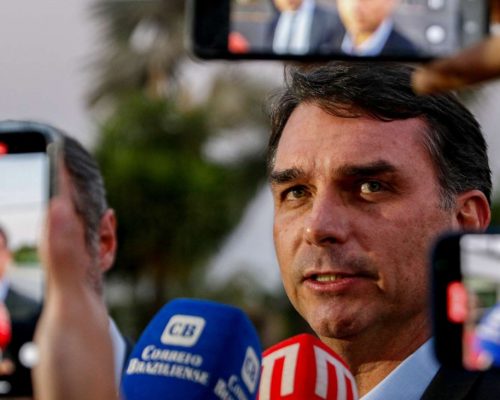 Vaza a reação dentro do Planalto com o surgimento do nome de Flávio