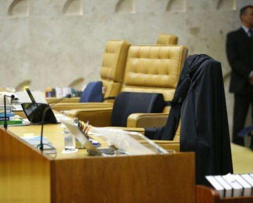 Era só o que faltava: Ministros do STF abandonam a toga e opinam sobre a candidatura de Flávio