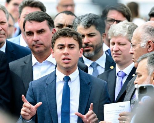 Flávio Bolsonaro fala em futuros ministros; Nikolas Ferreira responde
