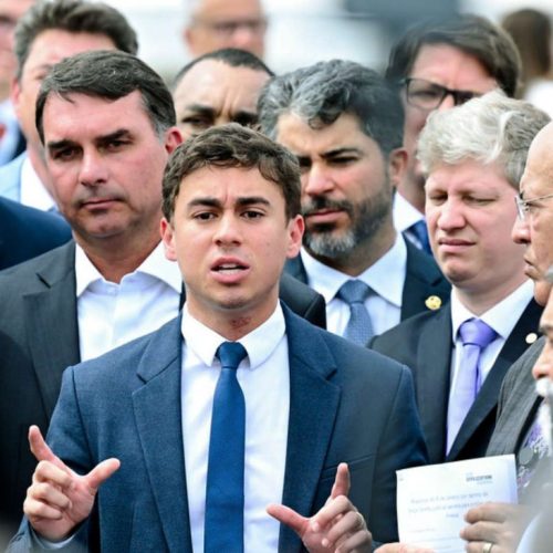 Flávio Bolsonaro fala em futuros ministros; Nikolas Ferreira responde