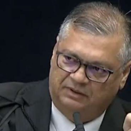 Deputado do PL faz declarações contundentes na Câmara e Dino impõe restrição de aproximação