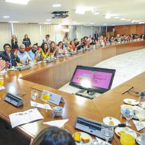 Vazam novas ordens do ‘Gabinete do Amor’ para atacar oposição e infiltrar perfis falsos