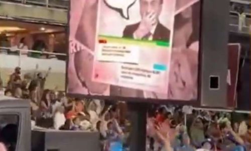 ESCOLA DE SAMBA LANÇA ATAQUE COVARDE A BOLSONARO NO DESFILE