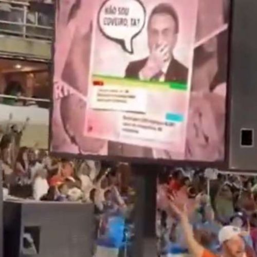 ESCOLA DE SAMBA LANÇA ATAQUE COVARDE A BOLSONARO NO DESFILE