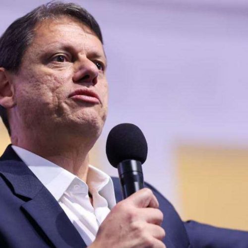 Tarcísio enaltece operação histórica contra empresa gigante: “Fraudam 350 milhões por mês”