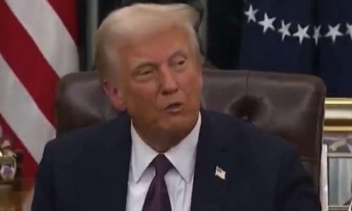PT surta em defesa do Pix de Bolsonaro e ataca Flávio Bolsonaro associando-o a Trump
