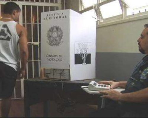 Emenda proíbe voto de presidiário: “Chega a ser ridículo quando dizemos em outros países que no Brasil é possível preso votar”