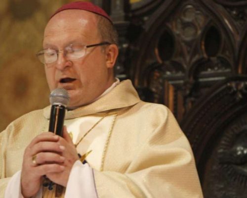 Arcebispo de Curitiba é qualquer coisa, menos padre: Ele proibiu cristãos de entrar na igreja para orar por Bolsonaro