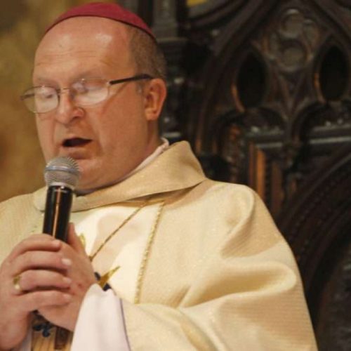 Arcebispo de Curitiba é qualquer coisa, menos padre: Ele proibiu cristãos de entrar na igreja para orar por Bolsonaro