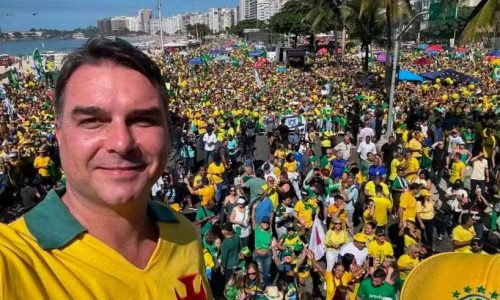 Flávio Bolsonaro abre vantagem de 6 pontos sobre Lula em nova pesquisa