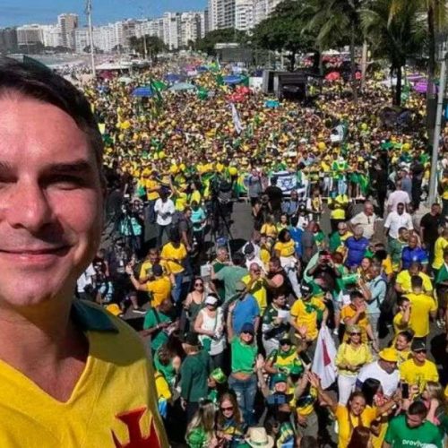 Flávio Bolsonaro abre vantagem de 6 pontos sobre Lula em nova pesquisa