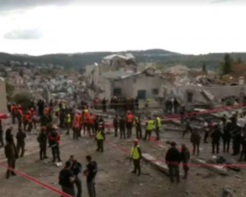 Irã reage com ataque a Tel Aviv e deixa mortos e feridos em resposta à morte de Khamenei