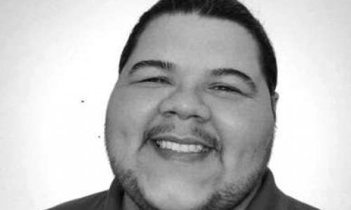 Professor universitário de 30 anos passa mal durante formatura e morre