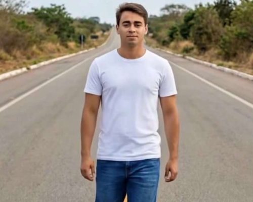 Nikolas Ferreira chuta boneco inflável de Lula na Caminhada da Liberdade