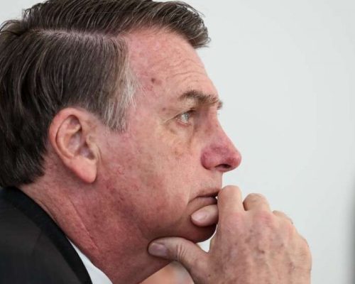 Bolsonaro Cancela Entrevista e Publica Bilhete de Saúde