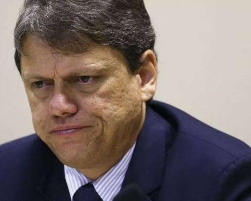 A reação de Tarcísio assim que ficou sabendo da candidatura de Flávio
