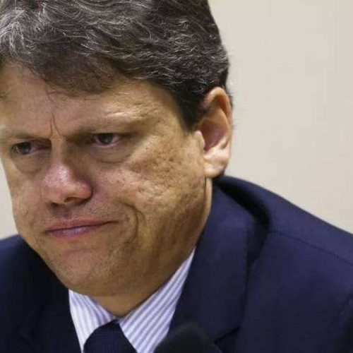 A reação de Tarcísio assim que ficou sabendo da candidatura de Flávio